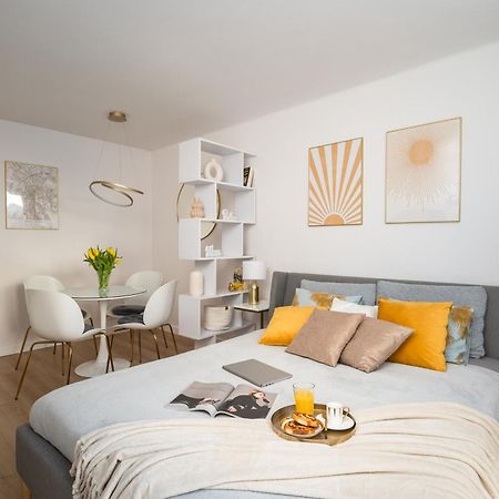 ורשה Gold Premium Central Suite 950 M To Central Station Parking מראה חיצוני תמונה